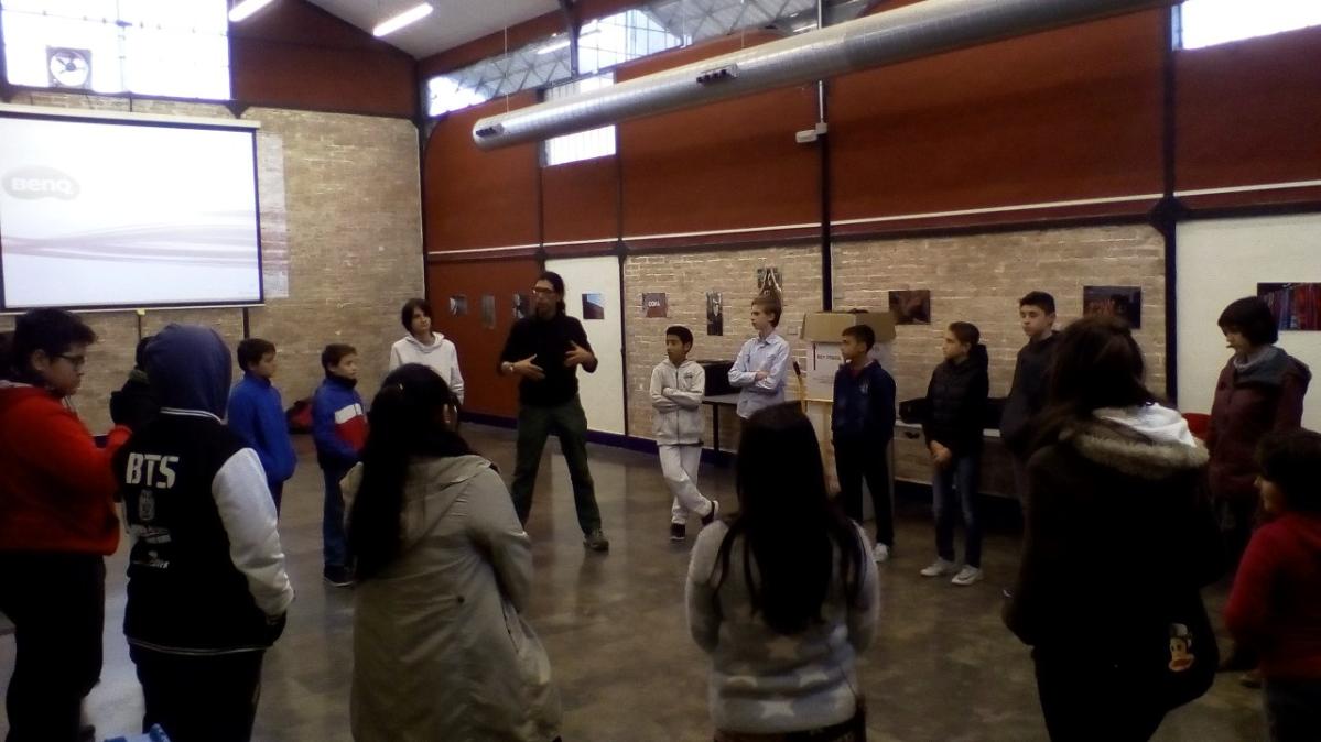 Los y las adolescentes del programa CaixaProinfancia participan del taller de robótica y vuelo de drones en Murcia