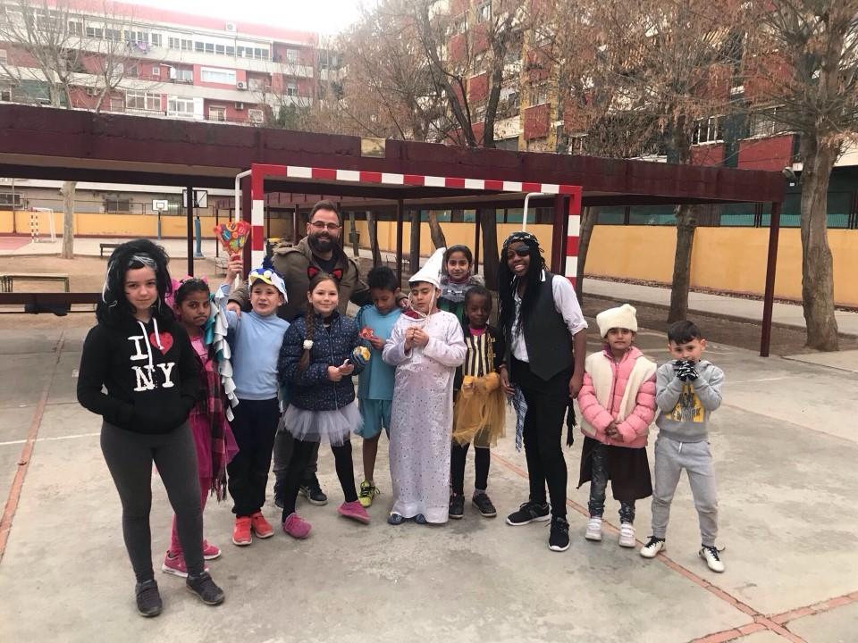 Fiesta de Carnaval y taller de percusión con menores del programa CaixaProinfancia en Valencia