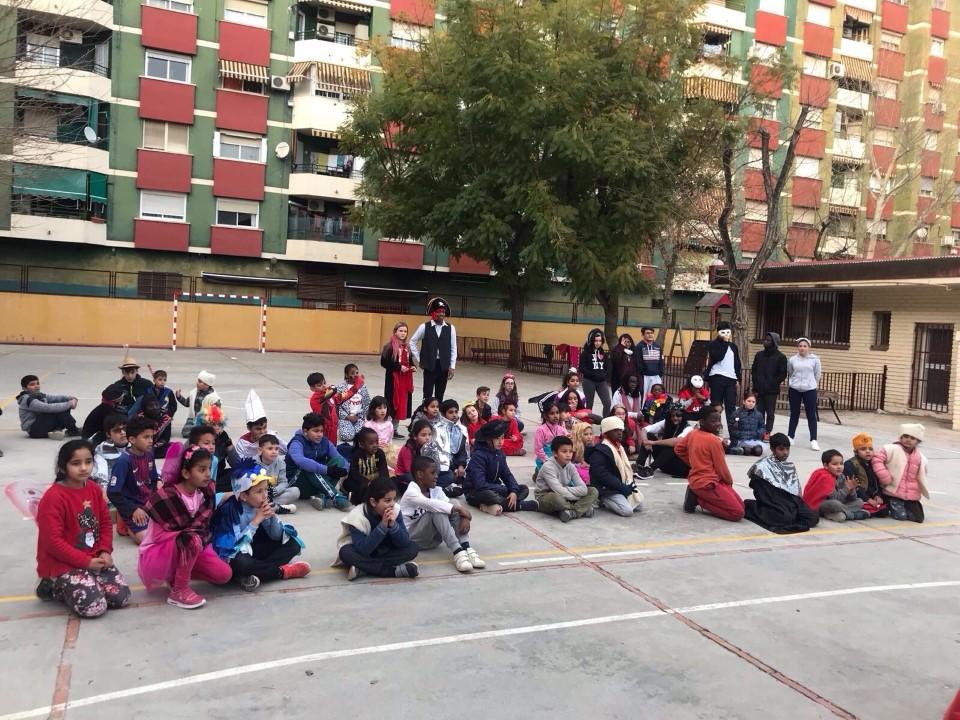 Fiesta de Carnaval y taller de percusión con menores del programa CaixaProinfancia en Valencia