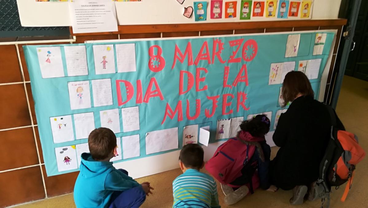 Taller de lectura con menores del programa CaixaProinfancia para conmemorar el 8 de marzo en Murcia