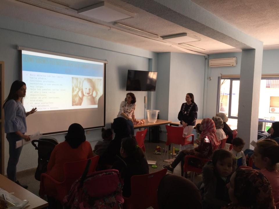 Charla formativa sobre alimentación, higiene y primeros auxilios pediátricos en Molina de Segura