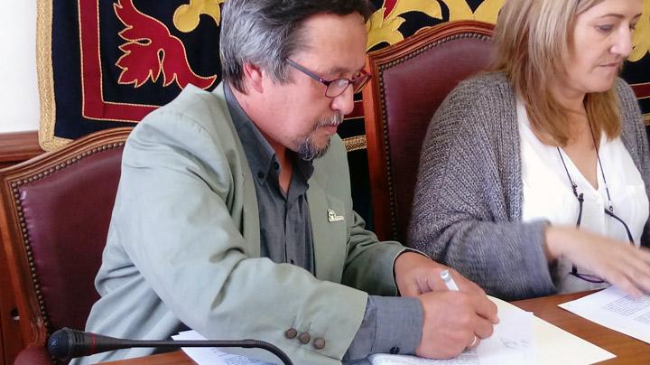 FirmaConvenio Cepaim Nijar Ayuntamiento Gioseppo mayo2018 viviendas3