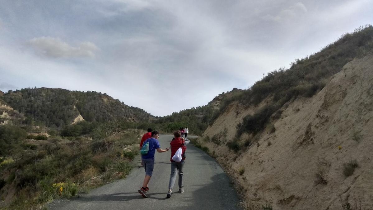 Cuidando del medio ambiente con los y las adolescentes del programa CaixaProinfancia en Murcia