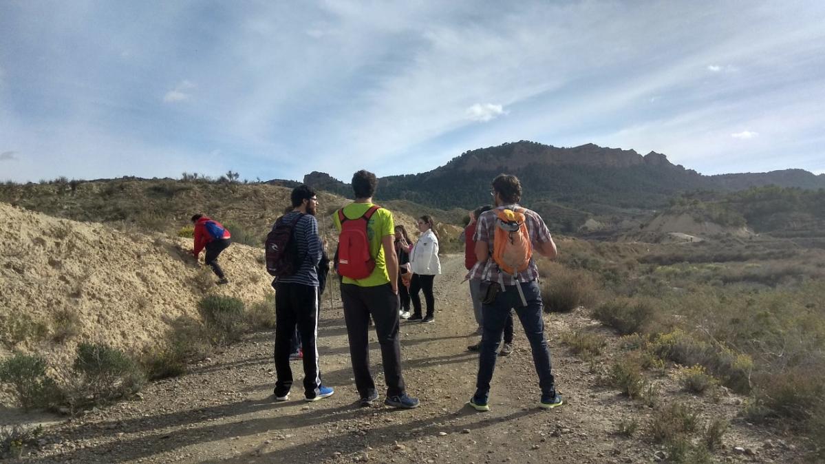 Cuidando del medio ambiente con los y las adolescentes del programa CaixaProinfancia en Murcia