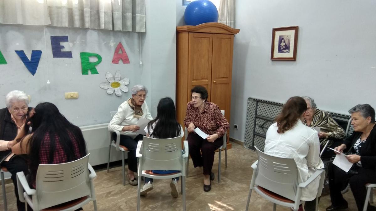 Jóvenes del programa CaixaProinfancia participan en un encuentro intergeneracional en Murcia