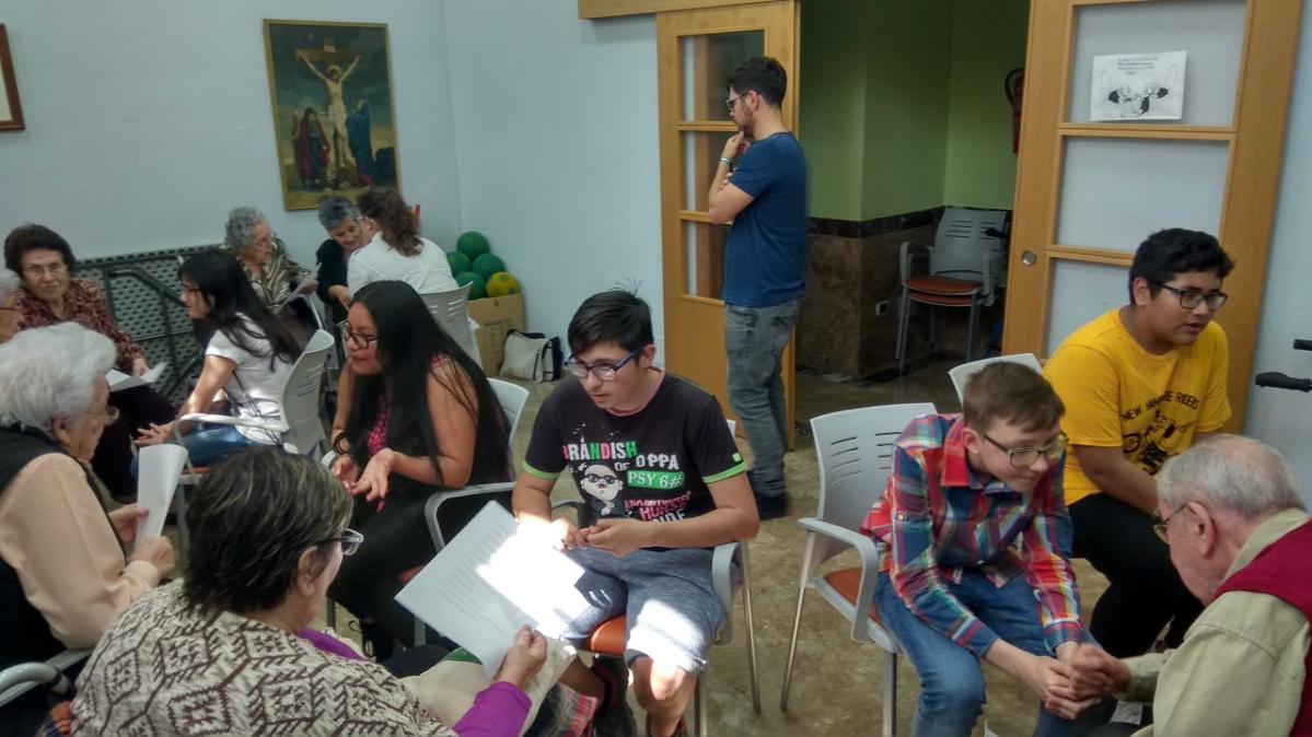 Jóvenes del programa CaixaProinfancia participan en un encuentro intergeneracional en Murcia