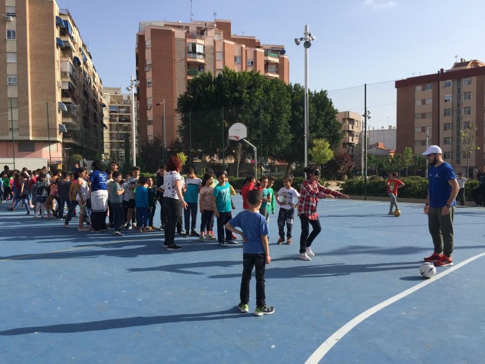 Hablando de deporte adaptado con menores del programa CaixaProinfancia en Molina de Segura (Murcia)