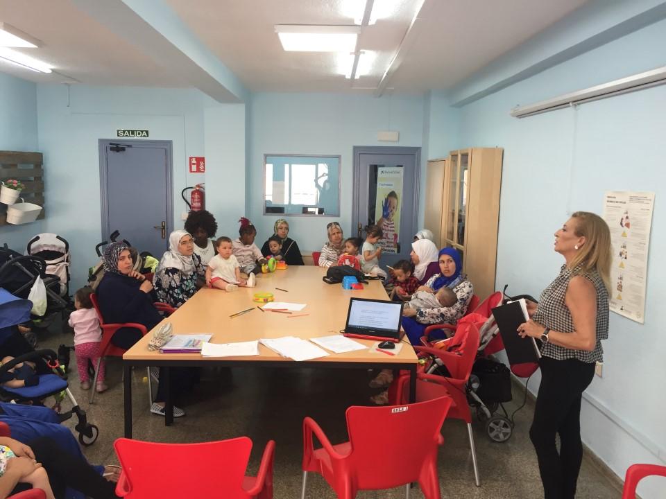 Charla sobre el lenguaje en edades tempranas en los talleres materno infantiles en Molina de Segura