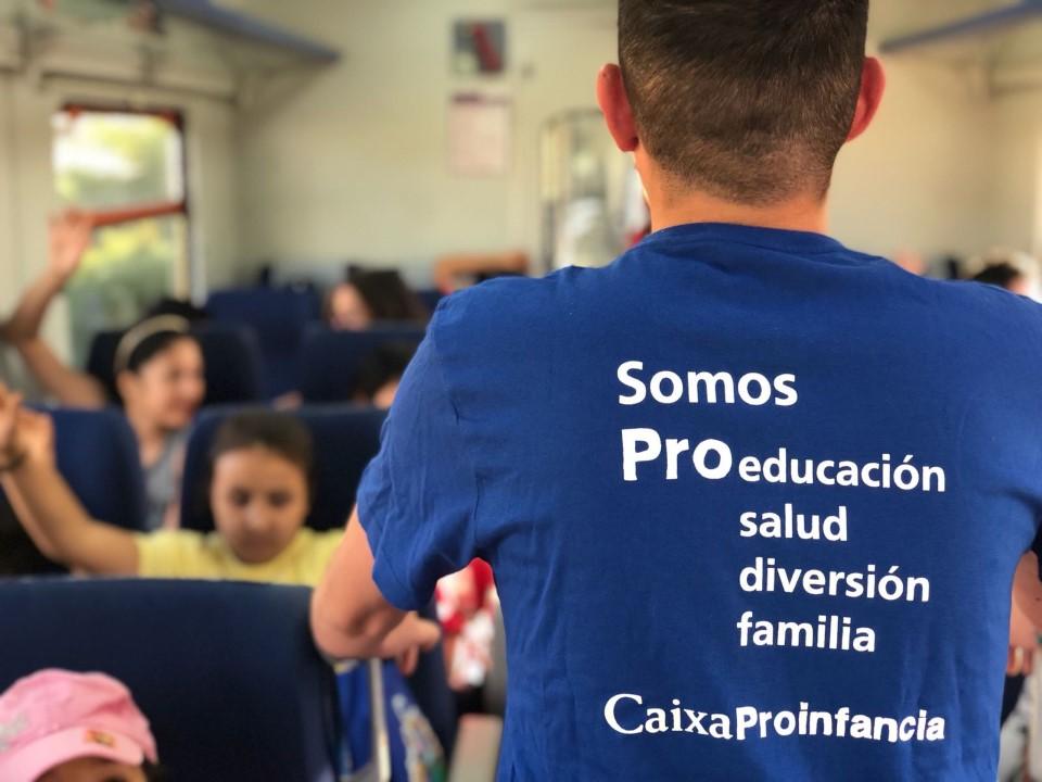 Los menores del programa CaixaProinfancia de la colonia urbana de Lorca (Murcia) visitan el municipio de Águilas