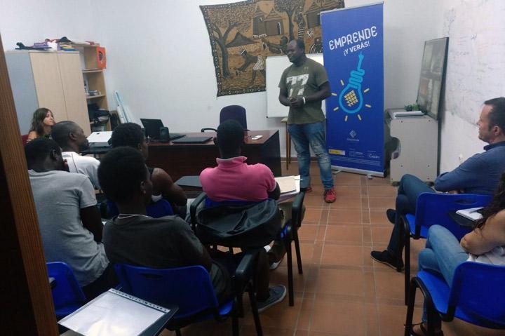 Charla VictorYoung Emprende Biorizon FundacionCepaim Roquetas septiembre2018 1