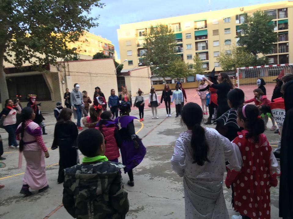 Celebración de Halloween con los y las menores del programa CaixaProinfancia en Valencia