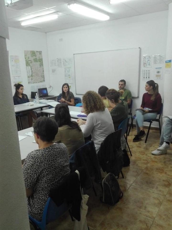 Los/as profesionales/as programa CaixaProinfancia se forman como dinamizadores/as de los talleres materno infantiles