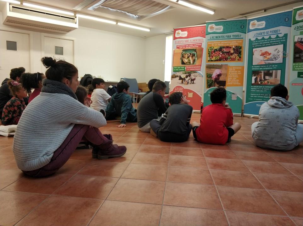 Concienciamos sobre el despilfarro alimentario dentro del programa CaixaProinfancia