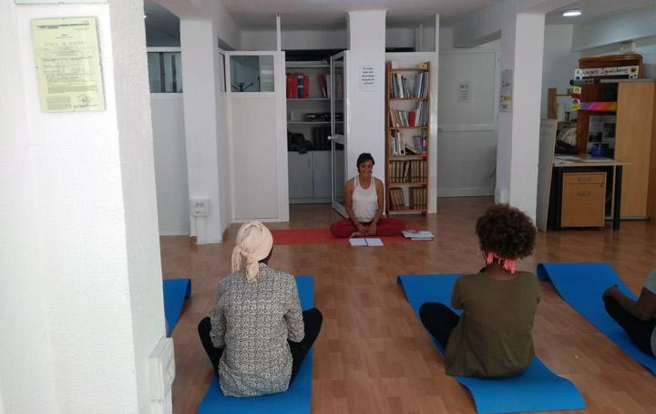 MiercolesSaludables 1 sesionYoga Macarena Cepaim Sevilla 2018