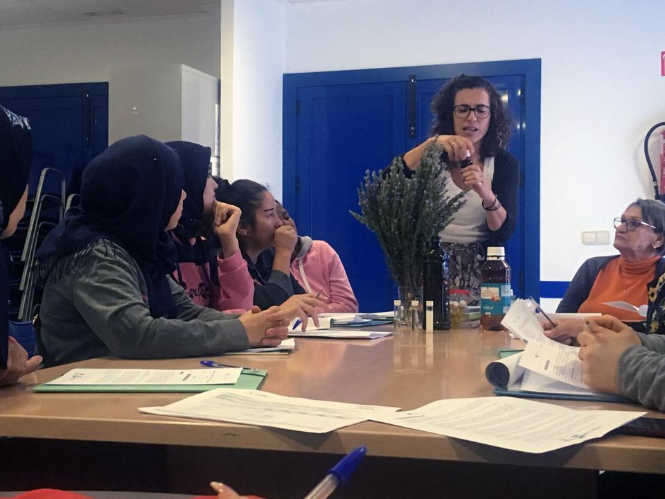 Lorca NuevosSenderos octubre 2.1 VISITA A LA PACA EN EL DÍA INTERNAIONAL DE LA MUJER RURAL. TALLER DE COSMÉTICA NATURAL