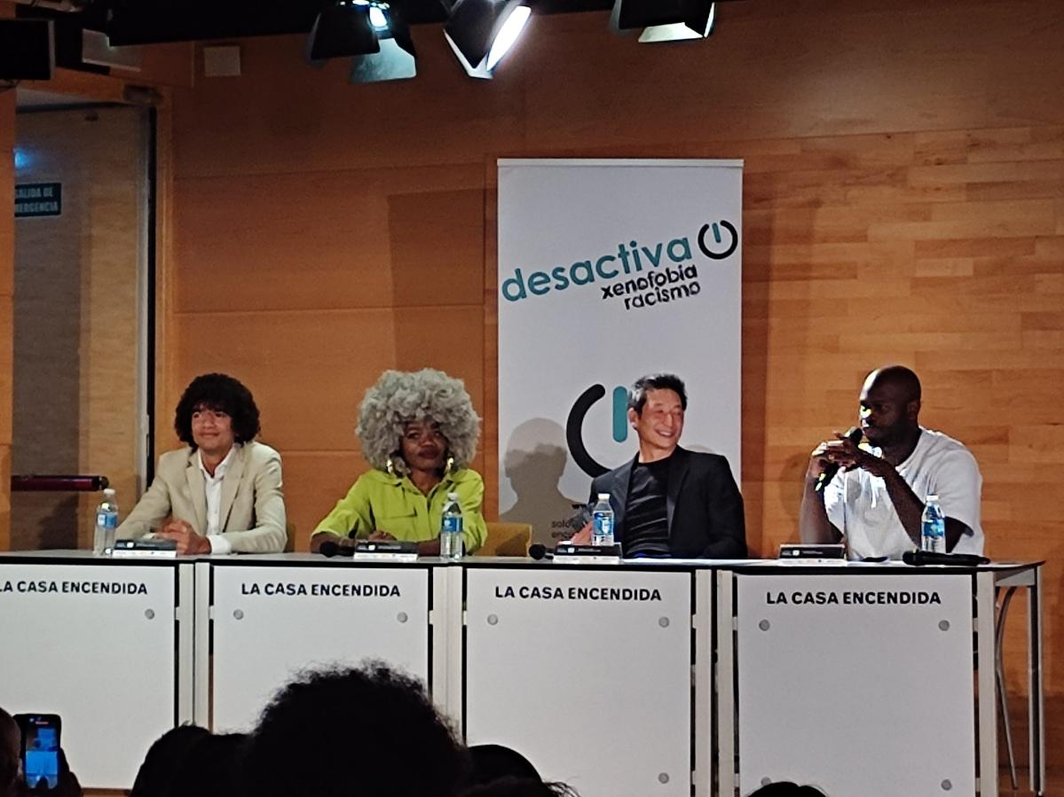 Mesa comunicando para desactivar en redes