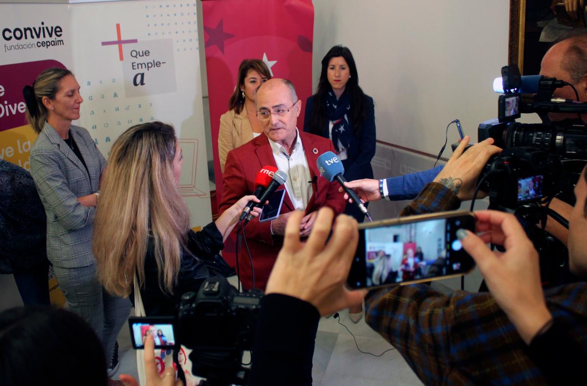 Reunión Institucional +que emplea 01