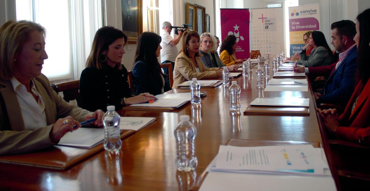 Reunión Institucional +que emplea web 00