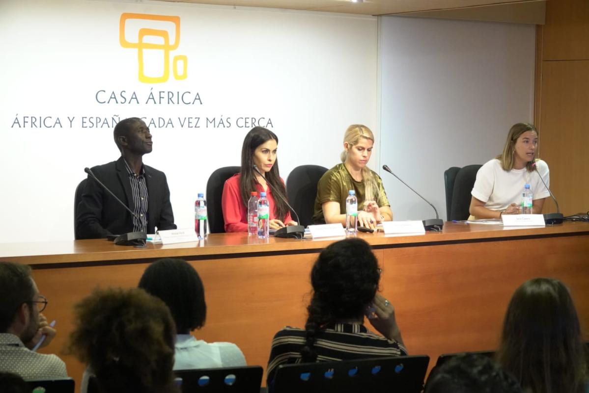 mesa redonda “La vulneración de derechos y la exclusión psicosocial de las mujeres migrantes o refugiadas